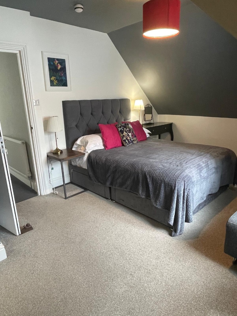 Family Room – Deluxe – Ensuite detail