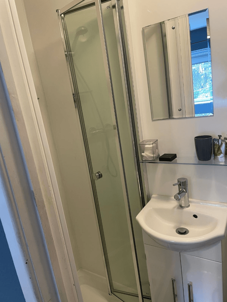 Double Room – Ensuite thumb 8