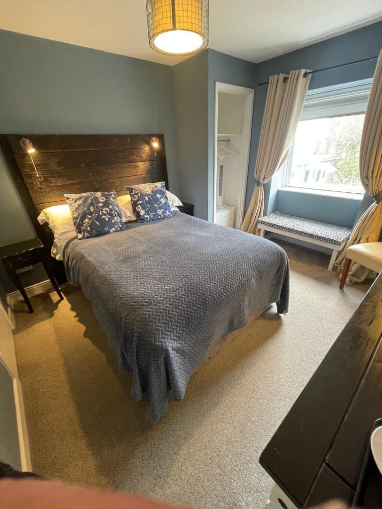 Double Room – Ensuite thumb 6