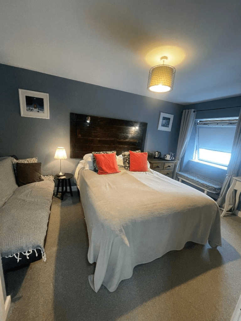 King Room – Ensuite thumb 2