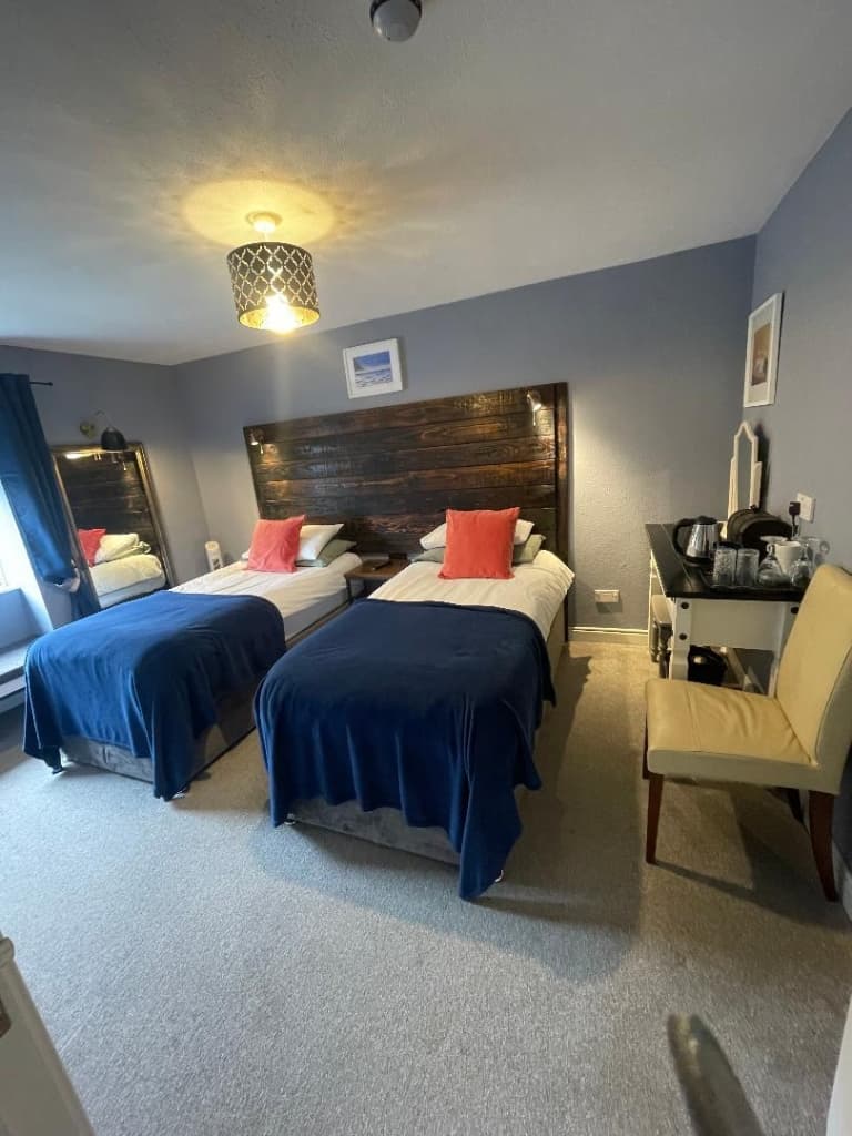 Twin Room – Ensuite thumb 6