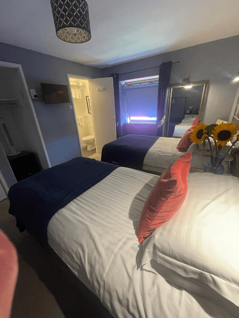 Twin Room – Ensuite
